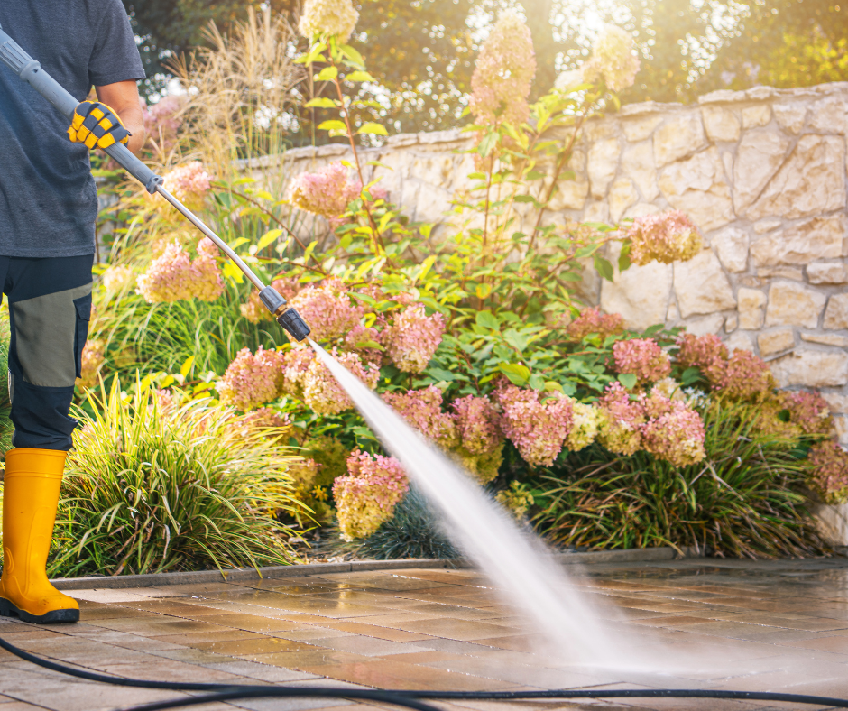 Funcionamiento del sistema de limpieza a presión de tuberías y bajantes.